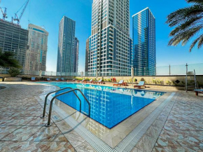 HiGuests - Superb Lake Views from this 2BR Apt in JLT
